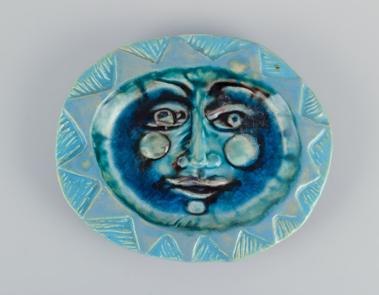 Elio Schiavon (1925-2004), Italy. Unique ceramic bowl with blue glass inlay at 
the bottom.
