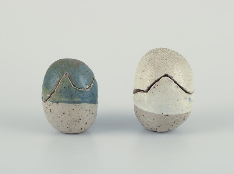 Danish studio ceramicist.
Two egg-shaped unique ceramic sculptures. Divided into two parts.