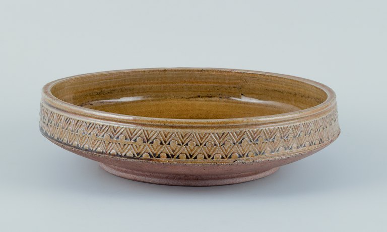 Nils Kähler for Kähler. Large ceramic bowl in a modernist design.
Uranium yellow glaze with a geometric pattern.