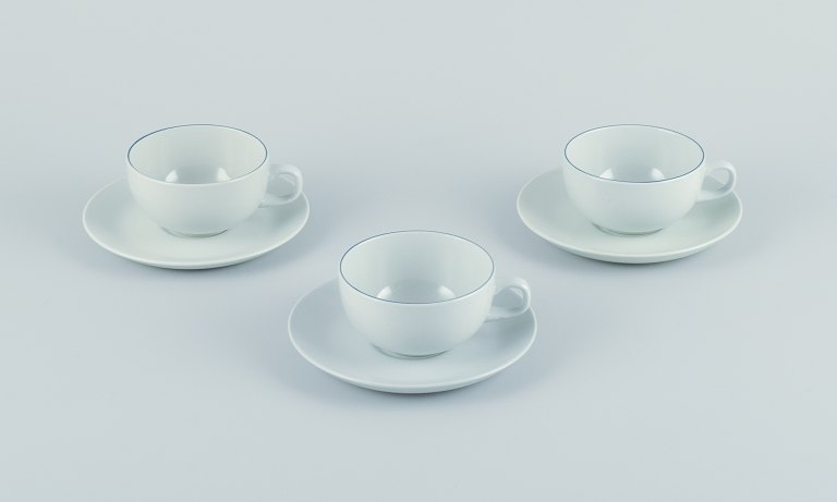 Three Aluminia/Royal Copenhagen blue line coffee cups and saucers.
Designed by Grethe Meyer.