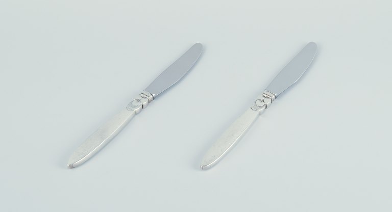 Georg Jensen Cactus. Two long-handled dinner knives in sterling silver.