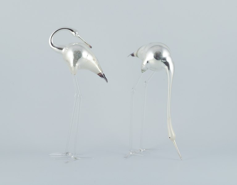 Murano, Italy. A pair of rare art glass sculptures in mouth-blown glass with 
silver decoration. Shaped like standing cranes.