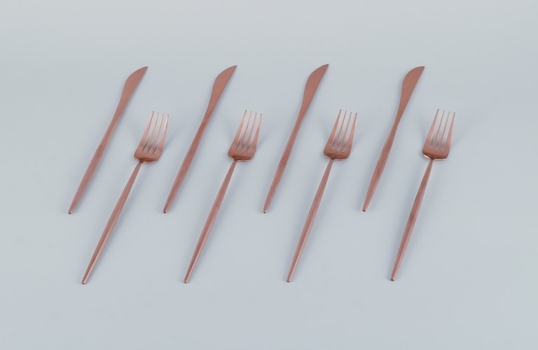 A four-person modernist dinner cutlery set in brass.
Comprising four dinner knives and four dinner forks.