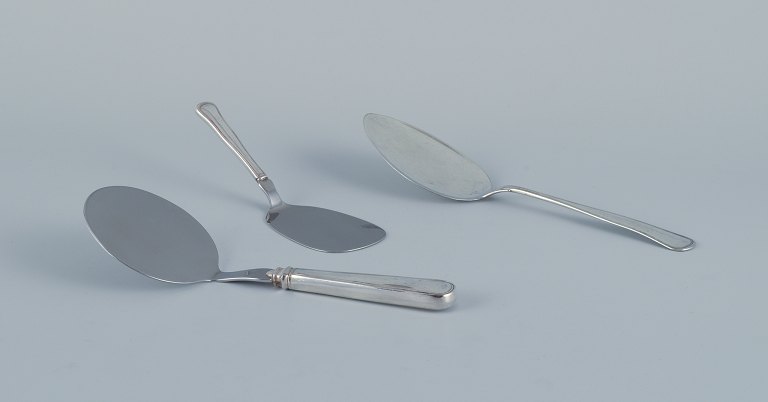 Cohr and other Danish silversmiths. Three "Old Danish" serving ladles in 830 
silver and stainless steel.