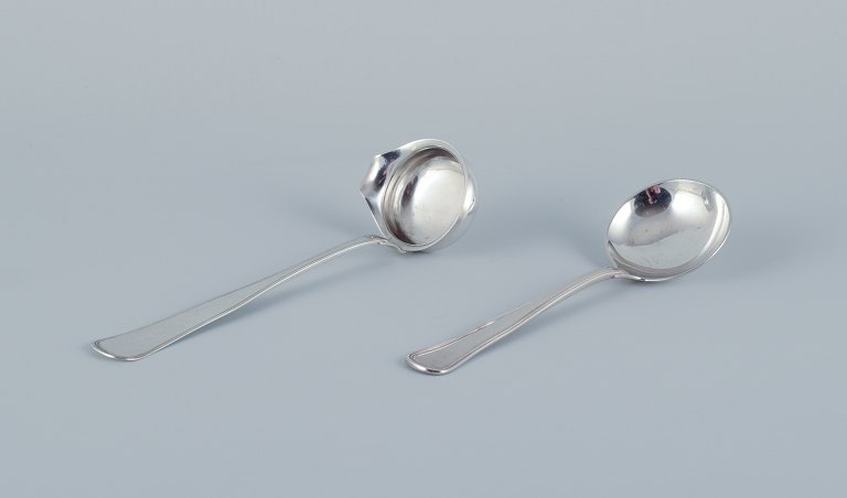 Larsen, Korsør and W&S, Danish silversmiths. Two "Old Danish" sauce ladles in 
830 silver.