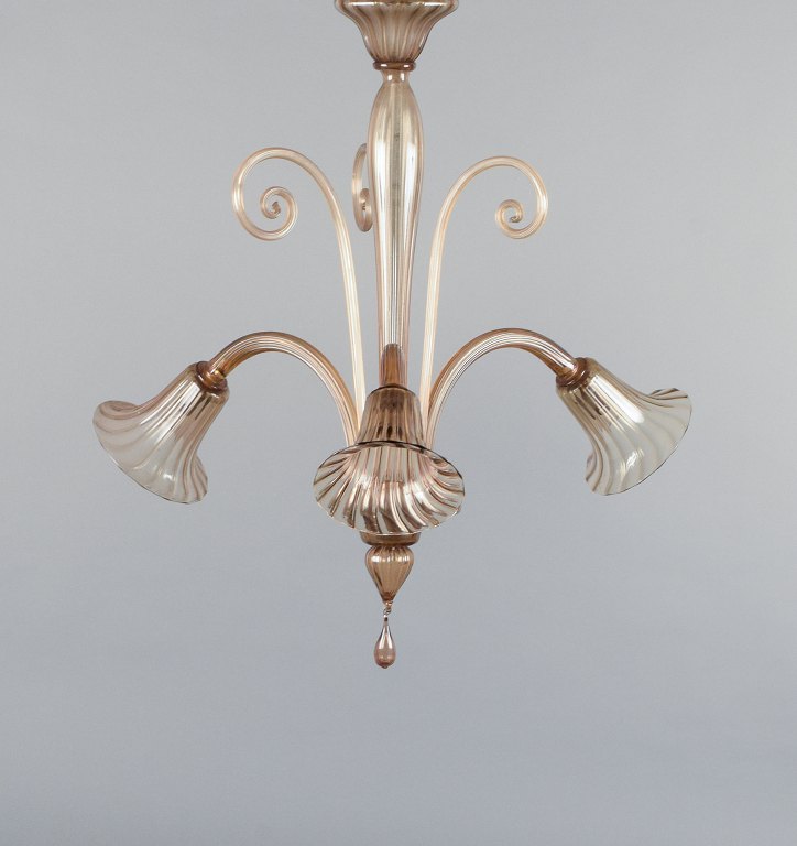 Murano, elegant art deco loftslampe i mundblæst glas, tre pærer. Røgfarvet glas.