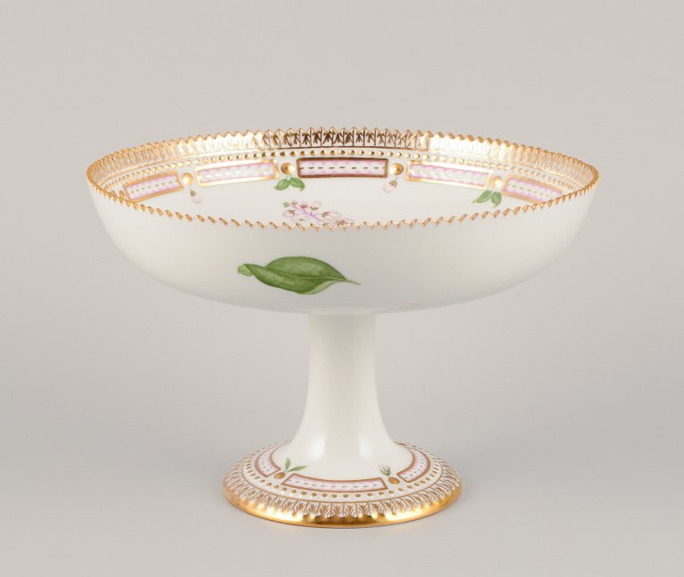 Royal Copenhagen Flora Danica compote.
24-carat gold decoration.