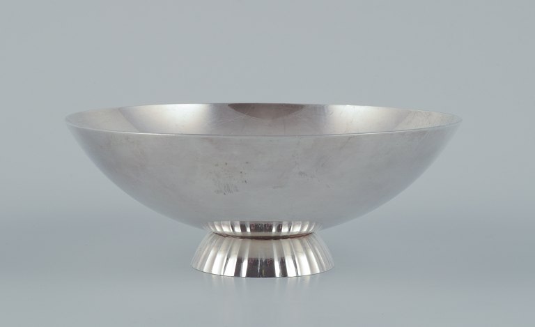 Moderne Georg Jensen skål af sterlingsølv.
Designet af Sigvard Bernadotte.