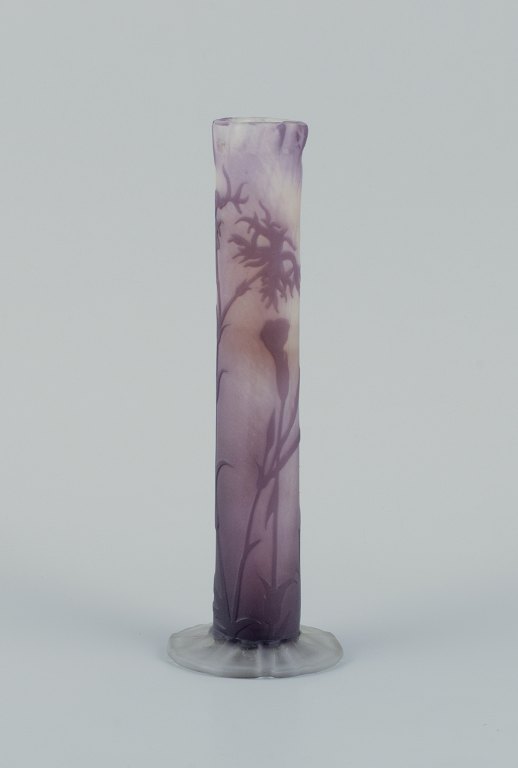 Émile Gallé (1846-1904), Frankrig.
Tidlig og sjælden vase i kunstglas udført lilla og klart glas.