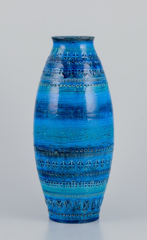 Aldo Londi (1911-2003) for Bitossi, Italien. Stor keramikvase med glasur i 
azurblå nuancer.