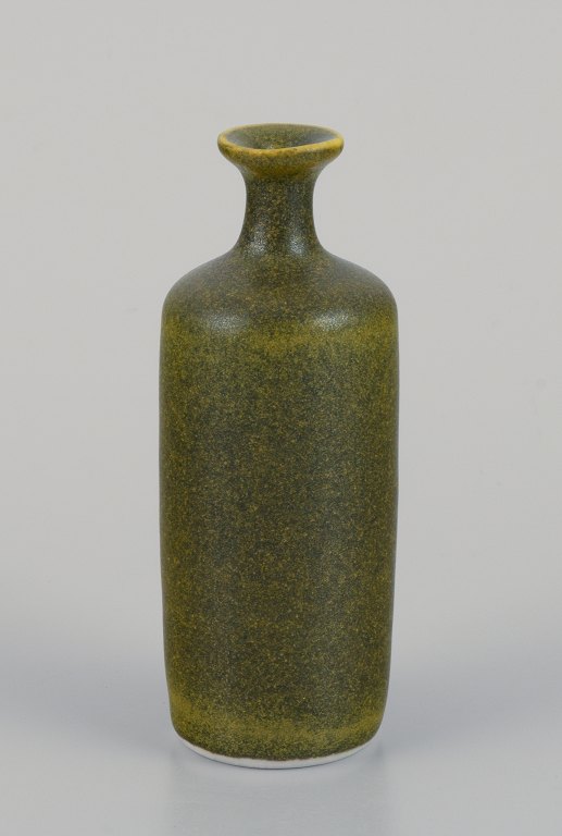 Rolf Palm (1930-2018), Swedish ceramicist.
Unique miniature vase with glaze in yellow-green hues.