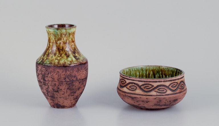 Szilasi, Visby, Sweden. Unique ceramic bowl and vase. Glazed in green-brown 
tones.