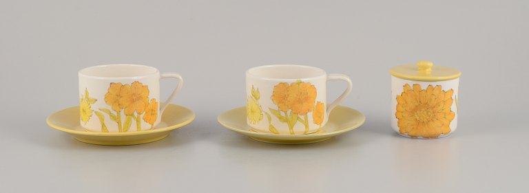 Ernestine Salerno, Italy. Two large coffee cups/morning cups with saucers and a 
lidded jar. Hand-painted with sunflowers.