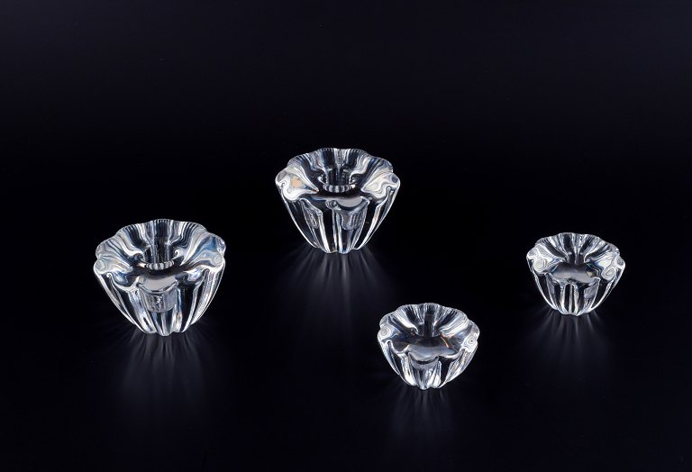 Sven Palmqvist for Orrefors, Sverige. Fire kunstglas lysestager i krystalglas i 
to forskellige størrelser.