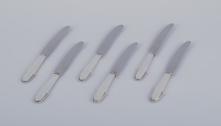 Georg Jensen Beaded, six fruit knives in sterling silver. Knife blade in 
stainless steel.