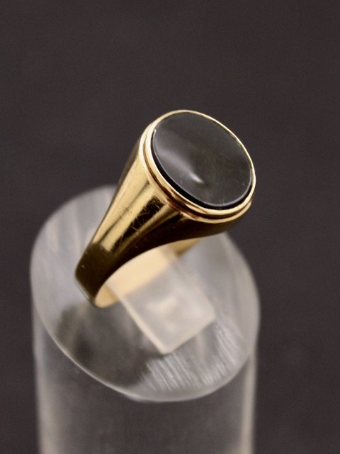 8 carat gold ring  with onyx