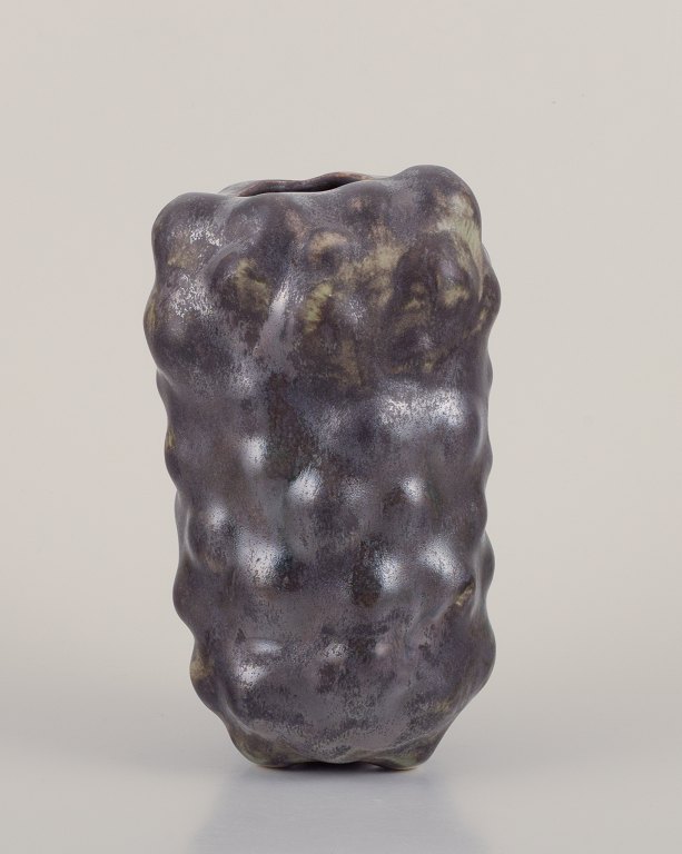 Christina Muff, Contemporary Danish ceramic artist (born 1971).
One of a kind vase sculpted in stoneware clay.