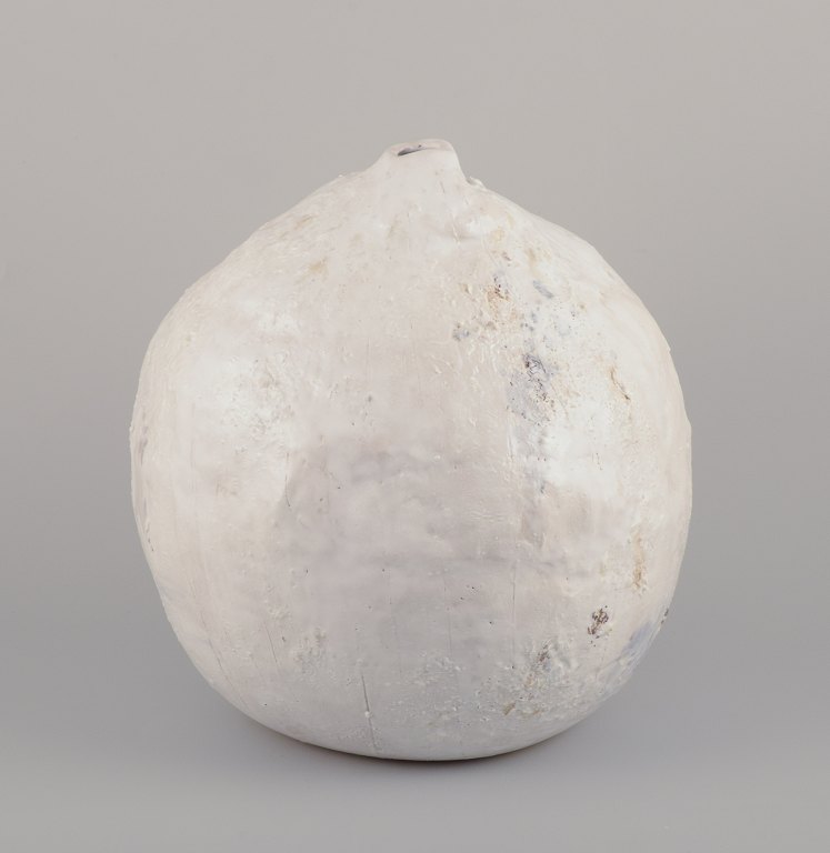 Christina Muff, Contemporary Danish ceramic artist (born 1971).
One of a kind vase shaped using the ancient pinching technique.