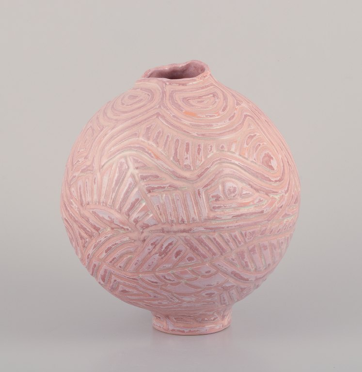Christina Muff, Contemporary Danish ceramic artist (born 1971).
Unique handbuilt round stoneware vessel.