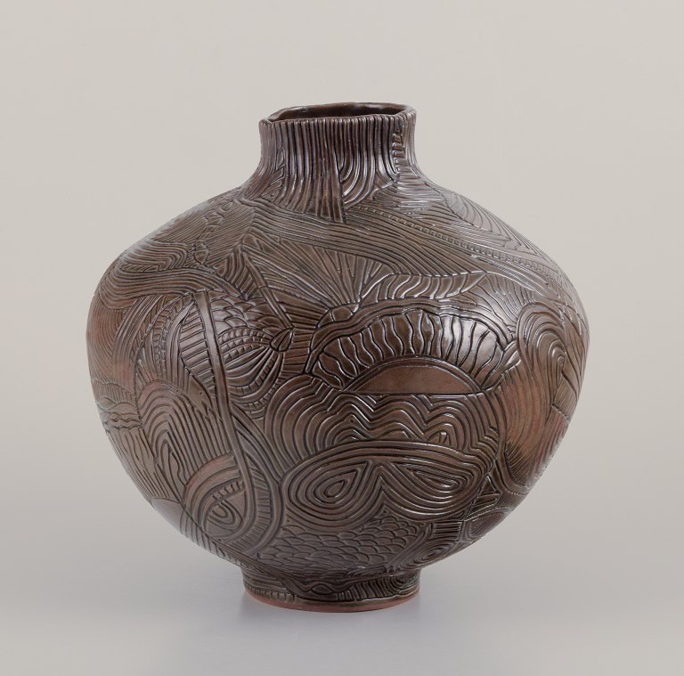 Christina Muff, Contemporary Danish ceramic artist (born 1971).
Unique handbuilt large stoneware vessel.