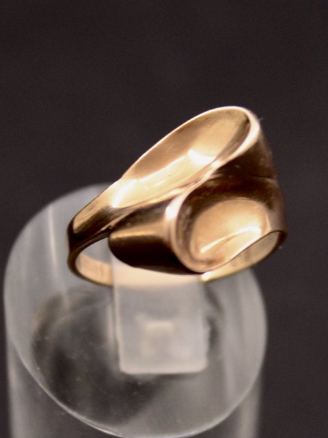 8 carat modern gold ring