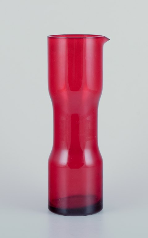 Monica Bratt for Reijmyre, Sweden.
Large watering can in mouth-blown burgundy art glass.
