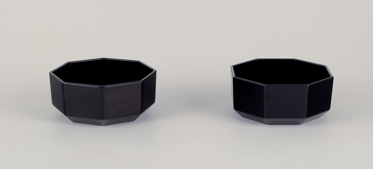 Arcoroc, France.
Two octagonal bowls in black glass.