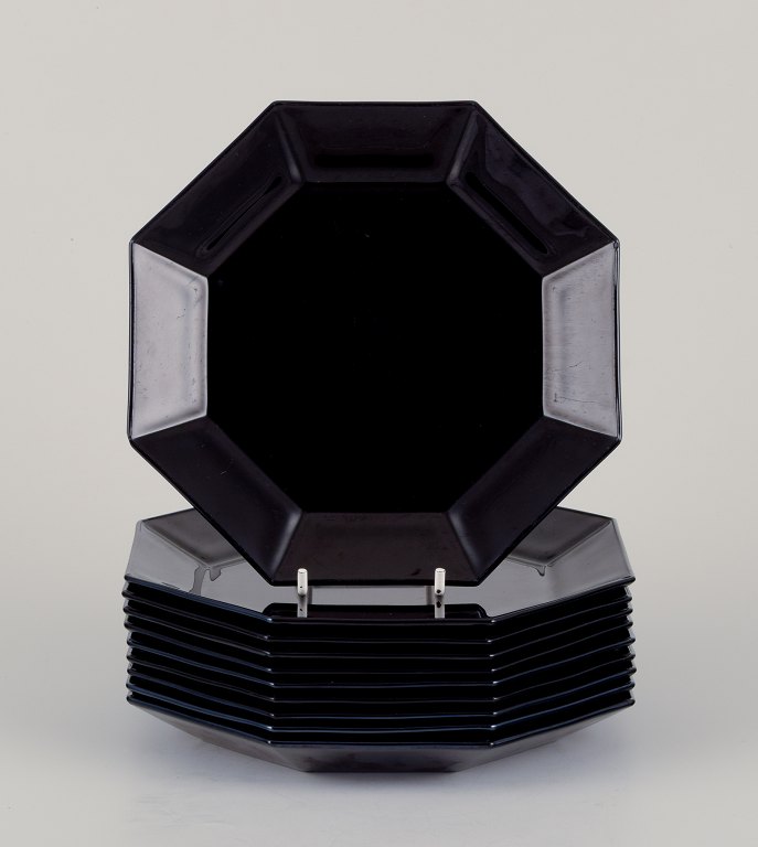 Arcoroc, France.
A set of nine octagonal plates in black glass.