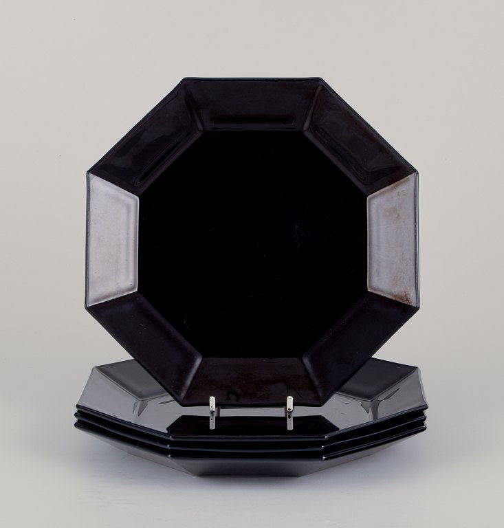 Arcoroc, France.
A set of four octagonal plates in black glass.