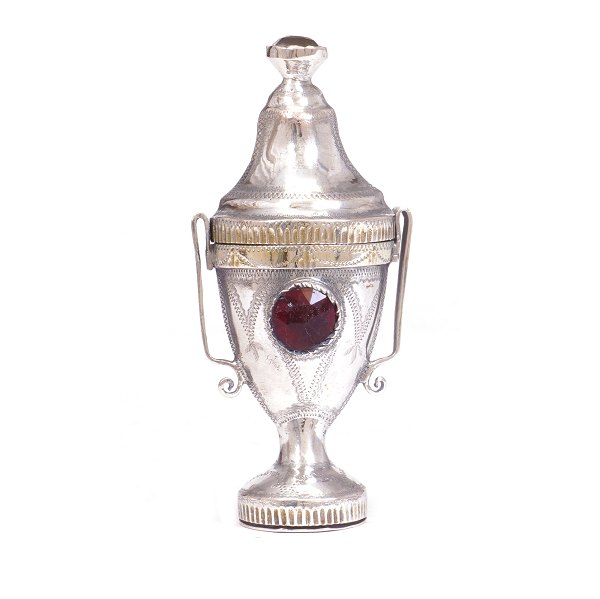 Silver viniagrette by Hinrich Henningsen Schmidt, Tønder, 1809-25
H: 9,3cm