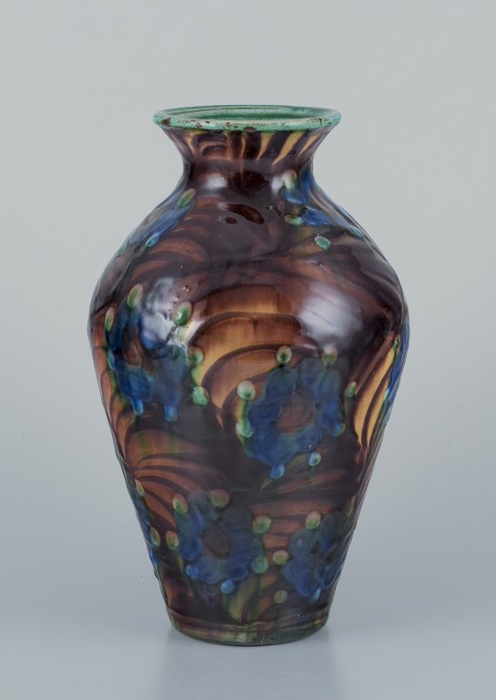 Kähler, keramikvase.
Kohornsteknik.
