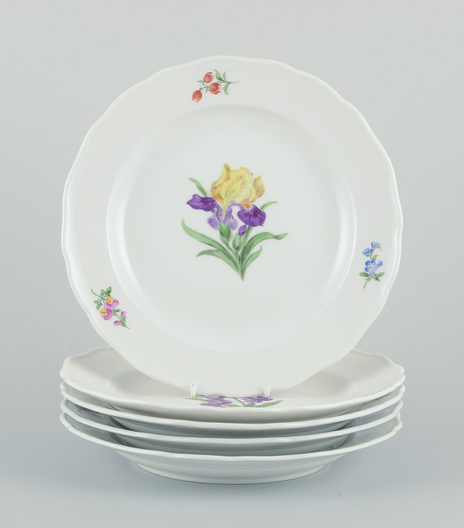 Meissen, et sæt på fem middagstallerkner i porcelæn.