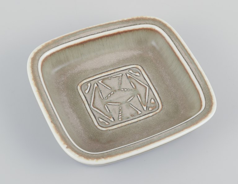 Gunnar Nylund for Rörstrand.
Square dish in ceramic.