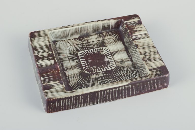 Hertha Bengtson for Rörstrand, Sweden.
Stoneware ashtray.