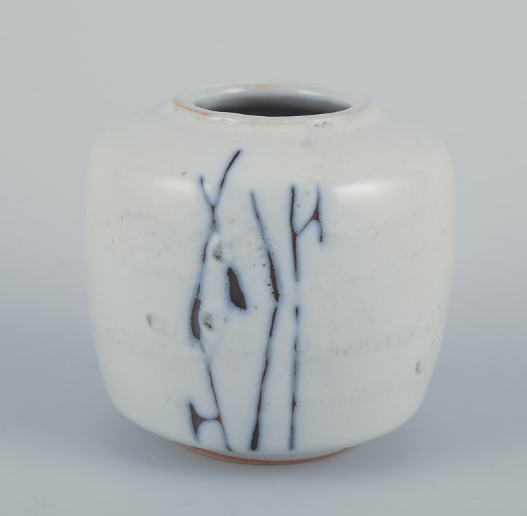 Nils Thorsson for Royal Copenhagen.
Unique vase of stoneware.