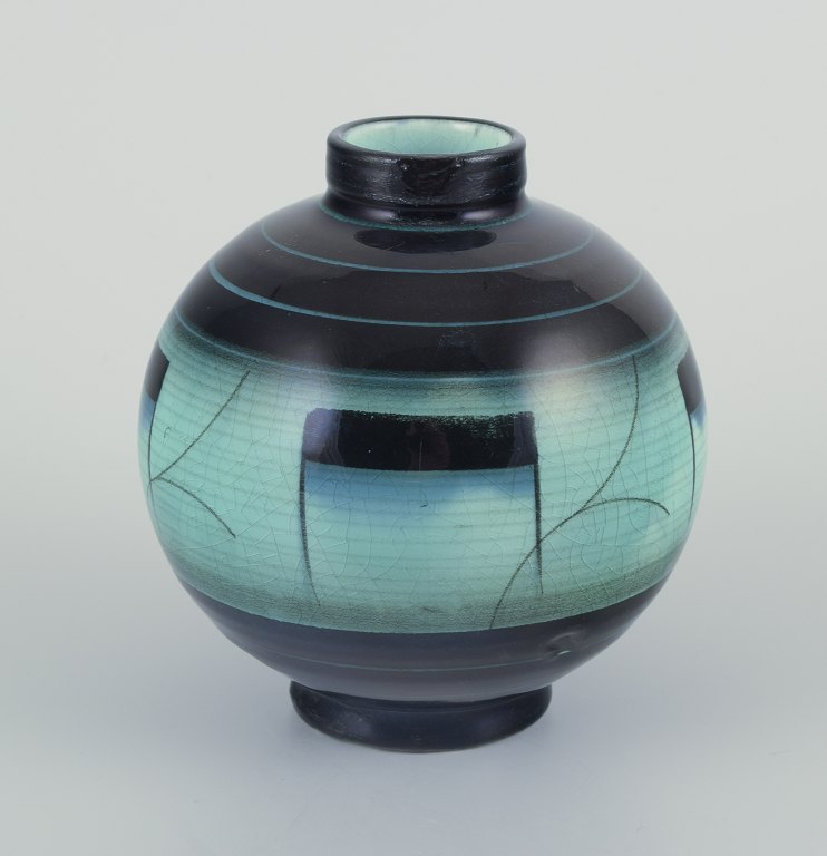 Ilse Claesson for Rörstrand.
Vase in glazed faience.