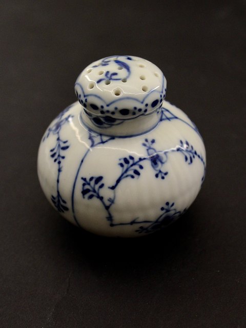 ROYAL COPENHAGEN blue-fluted pepper box 1/711