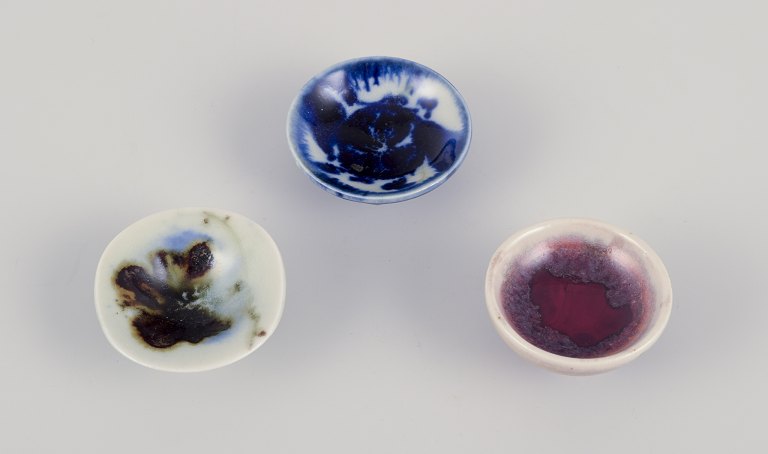 Carl Harry Stålhane for ”Designhuset”, Sverige.
Tre unika miniature skåle af stentøj.
