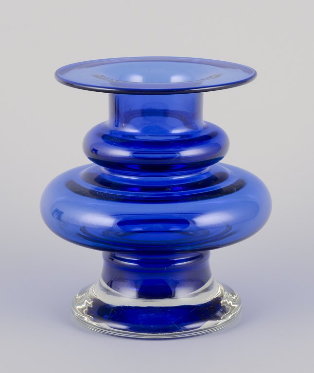 Tamara Aladin for Riihimäen Lasi.
Large art glass vase in blue.