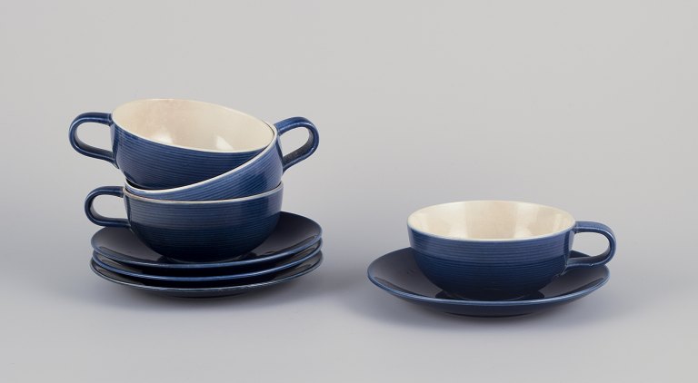 Gertrud Lönegren for Rörstrand, Sweden.
Set of four "Blå Blanche" teacups and saucers in faience.