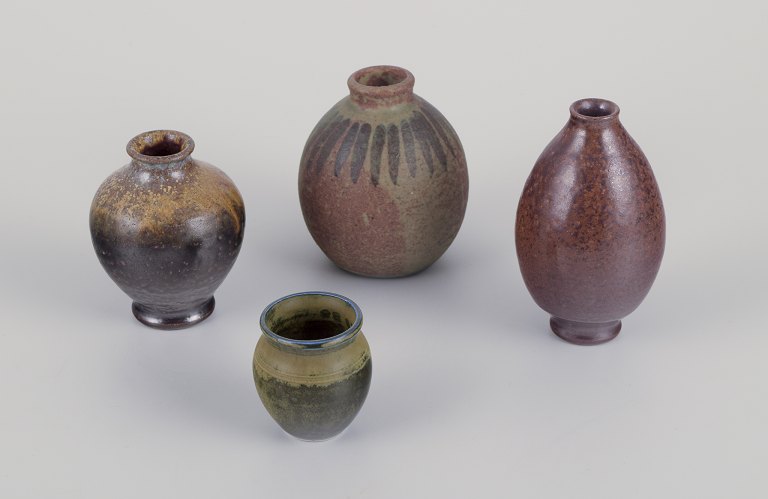 Wallåkra and various Swedish ceramists.
Four unique ceramic vases.