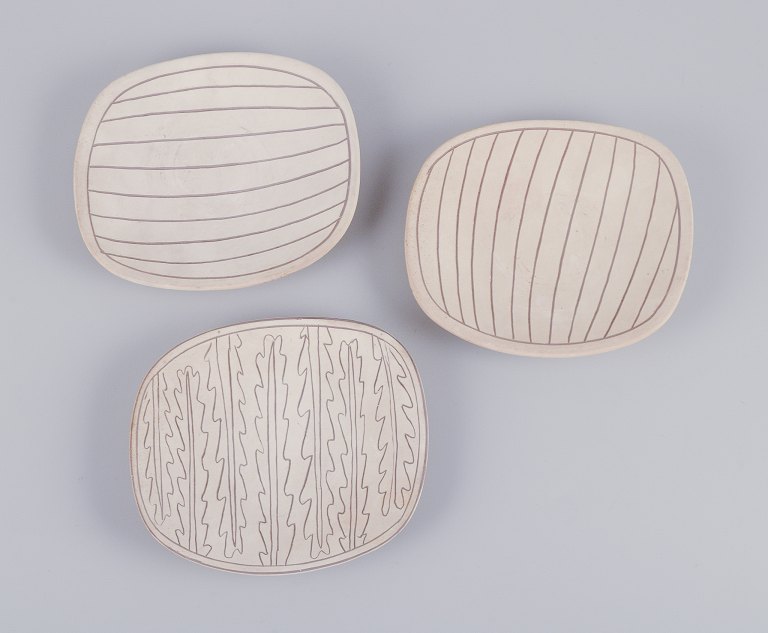 Gunnar Nylund for Nymølle, Denmark.
Three unique bowls in terracotta.