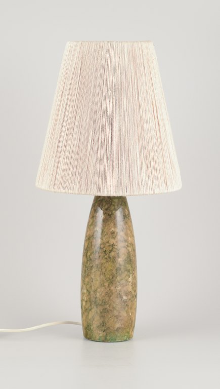 Italian lamp manufacturer.
Tall and slender table lamp in alabaster.