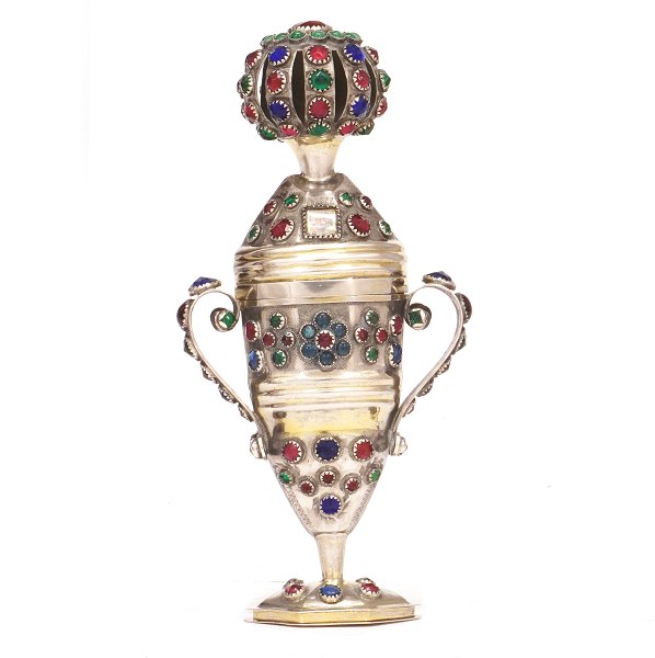 Very large Danish silver vinaigrette circa 1830 by Dethlefsen, Sonderburg. H: 
15cm