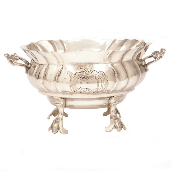 Large silver sugar bowl by Jens Nielsen Theilgaard, Fredericia, Denmark, 
1765-1802
H: 10cm. L: 20cm. W: 356gr