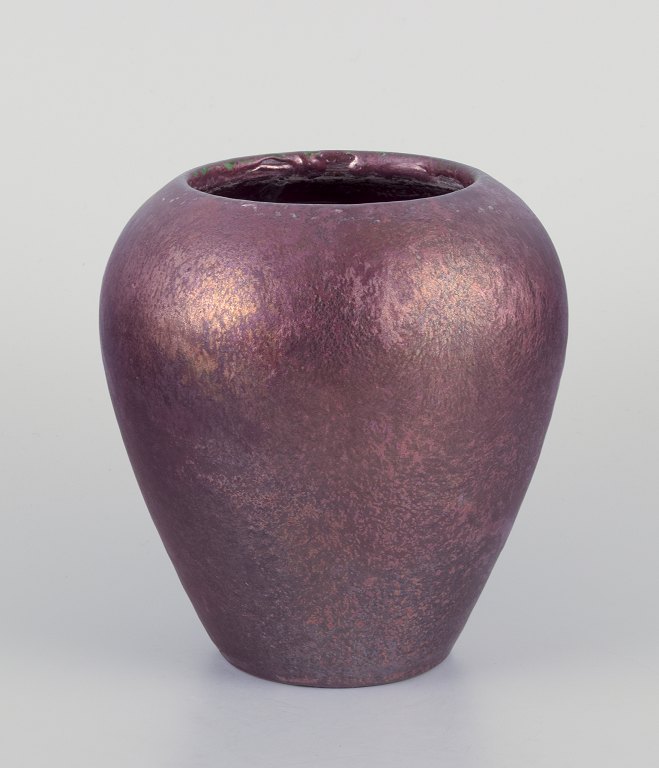 Jens Petersen, Danish ceramicist.
Unique vase in matte and shiny lustre glaze.