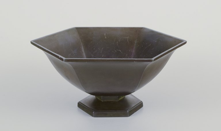 Just Andersen, Denmark.
Hexagonal bowl on foot.