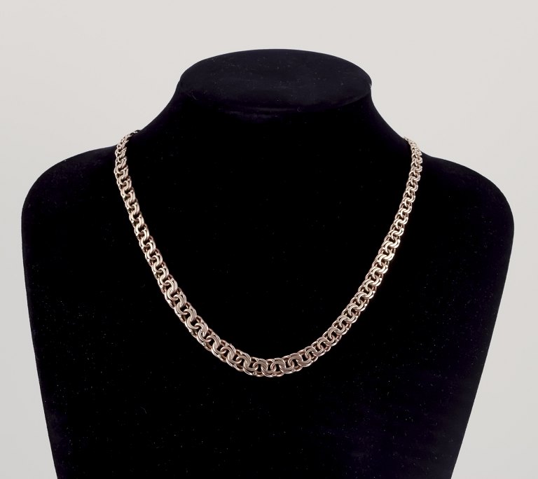 Bismark necklace in 8 karat gold.