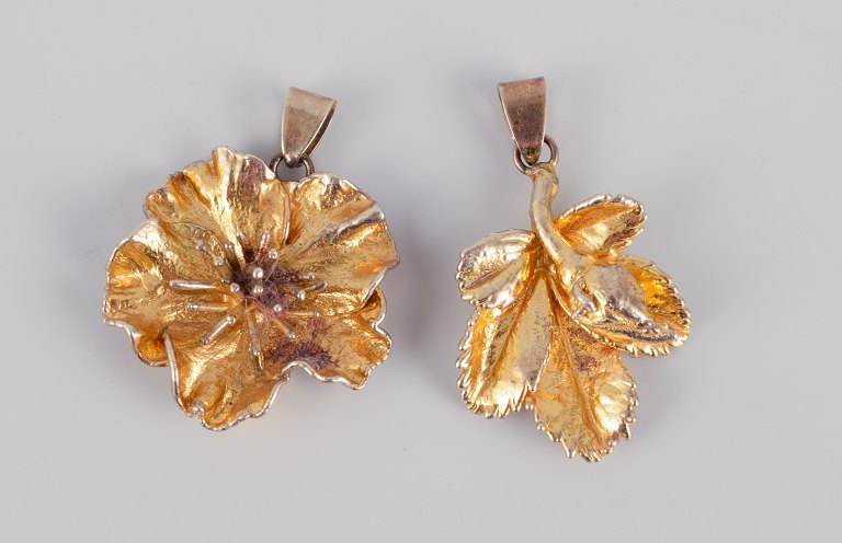 Flora Danica Jewellery, produced by Eggert. 
Two flower pendants in gold-plated sterling silver.