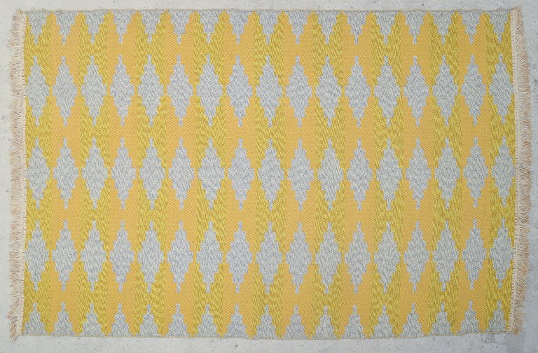 Swedish textile designer.
Handwoven rug in wool. Rölakan technique.